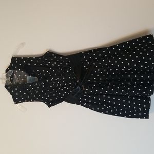 Bailey Blue NWT mini polka dot dress, size M. It has a Belt.